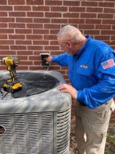 AC TEX Pulling the Disconnect on a HVAC condenser